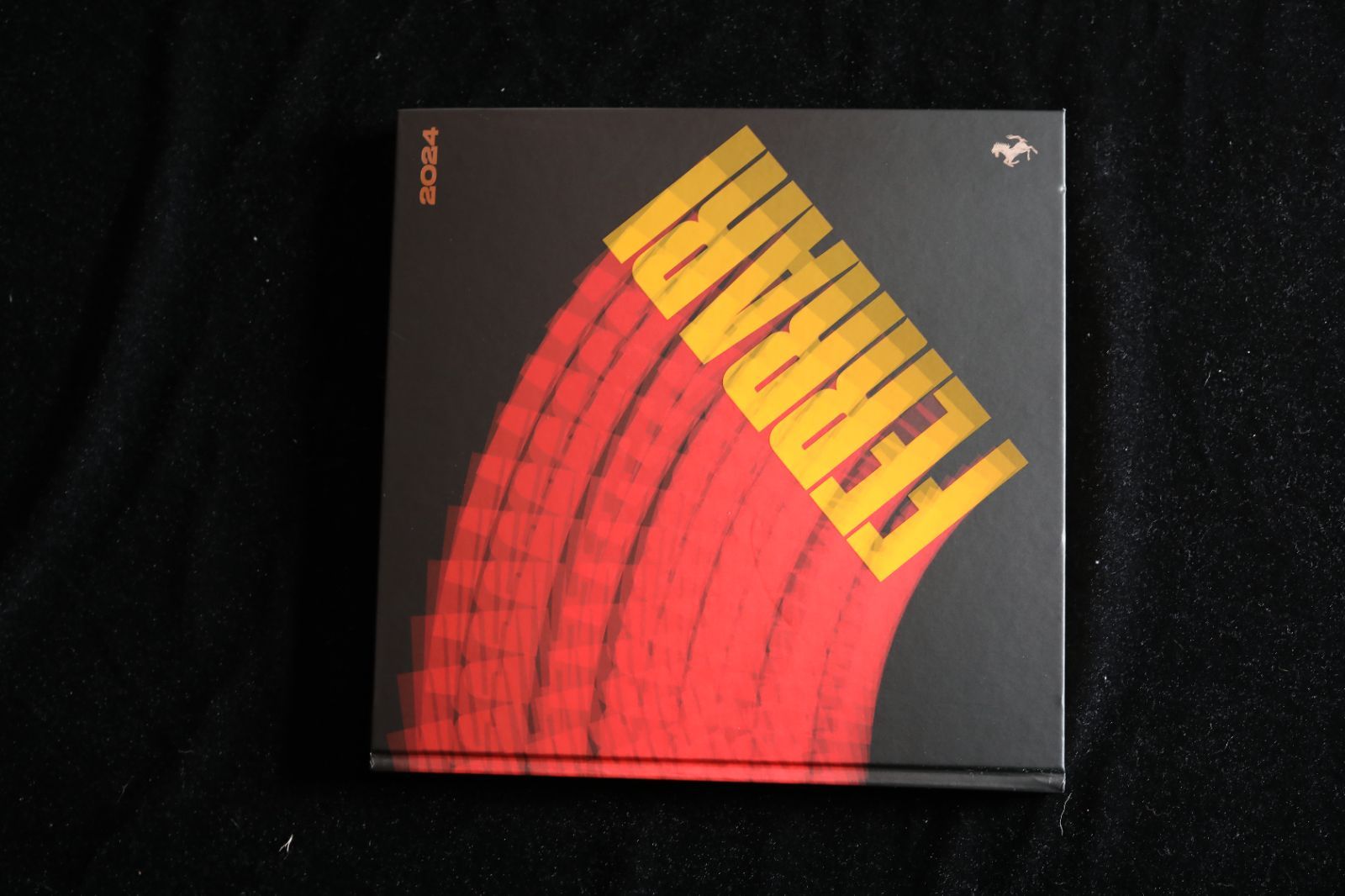 新品同様】Ferrari 2024 フェラーリ 公式 冊子/カタログ