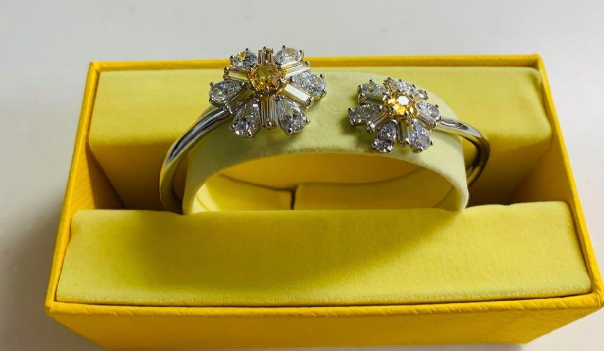 スワロフスキーSwarovski Idyllia バングル フラワー イエロー M