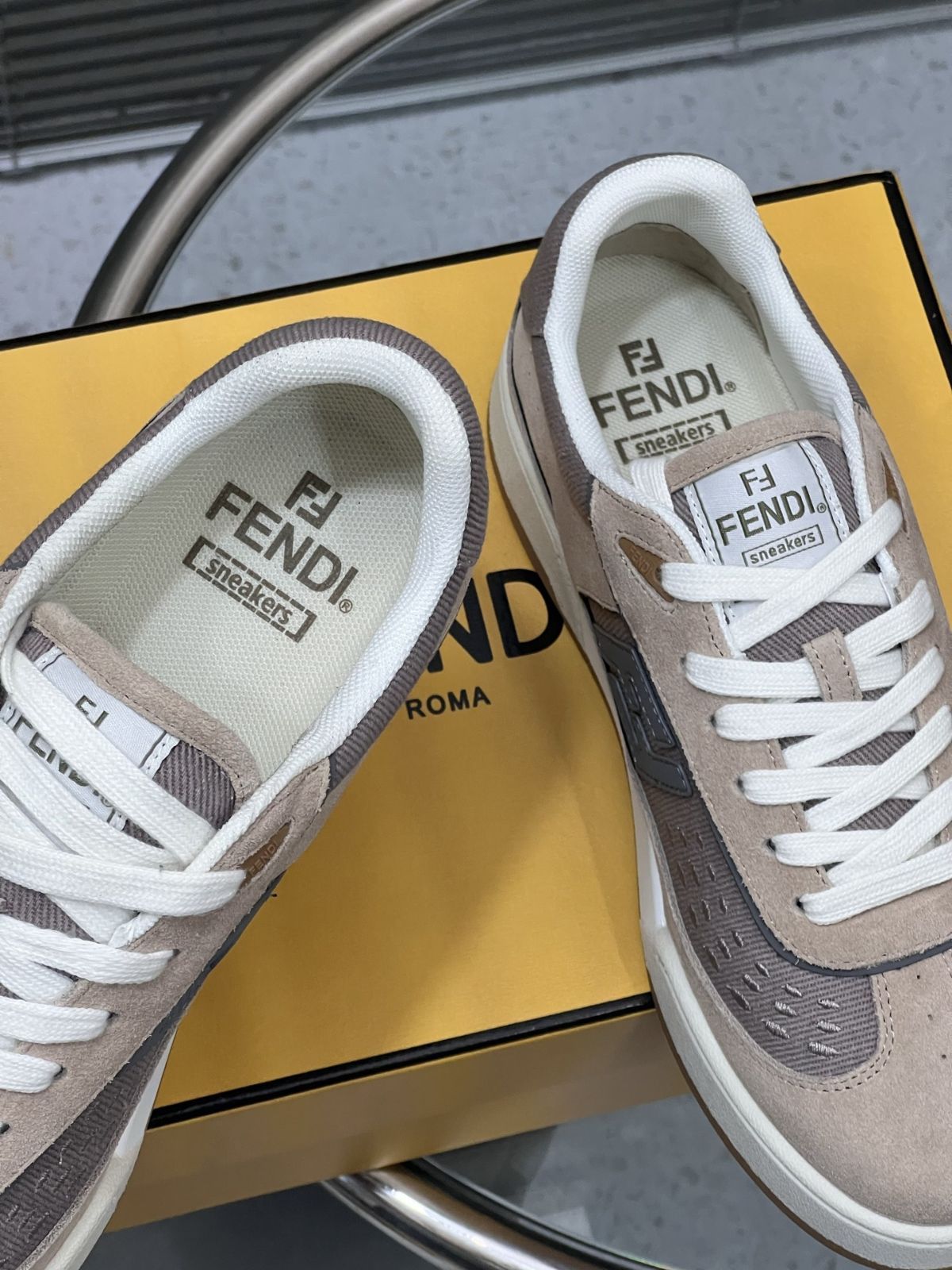FENDI フェンディ カジュアルシューズ スニーカー01 - メルカリ
