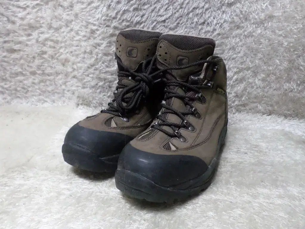 登山靴 トレッキングシューズ