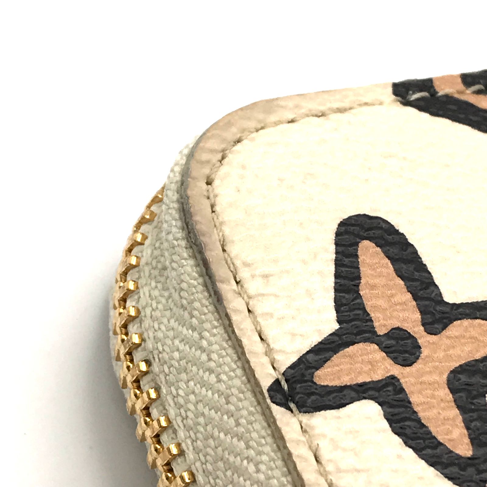 美品 LOUISVUITTON ルイヴィトン モノグラム ワイルド アット ハート ジッピー ウォレット 長 財布 ベージュ アニマル a2315 楽天市場】【中古】美品 LOUISVUITTON ルイヴィトン モノグラム