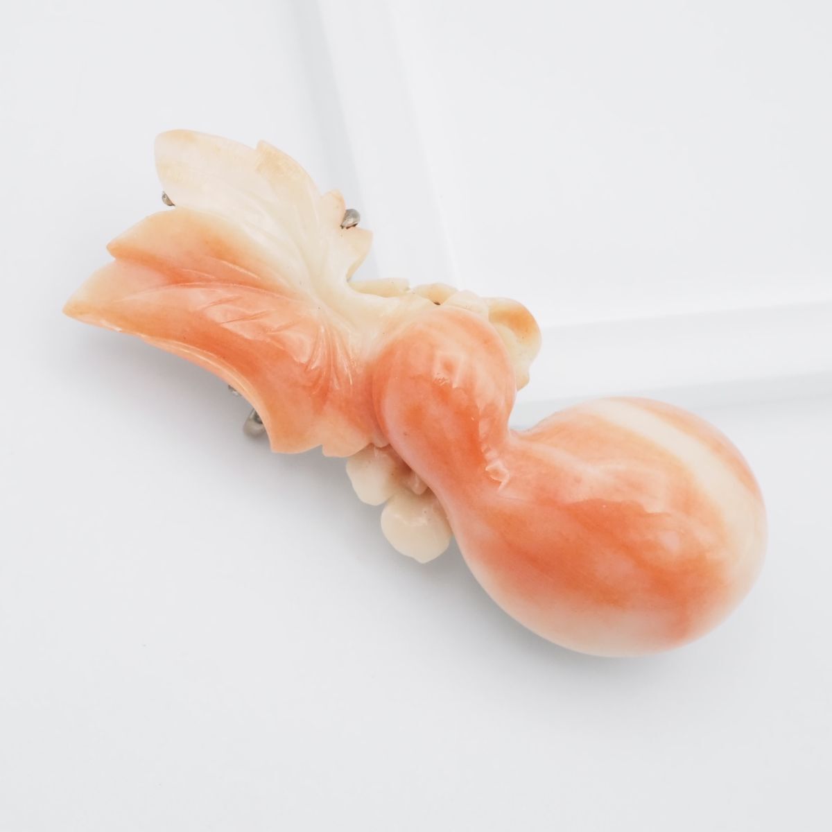 F075 珊瑚 サンゴ 帯留め 瓢箪 葉彫刻 デザイン シルバー 和装小物 ヴィンテージ 3月誕生石