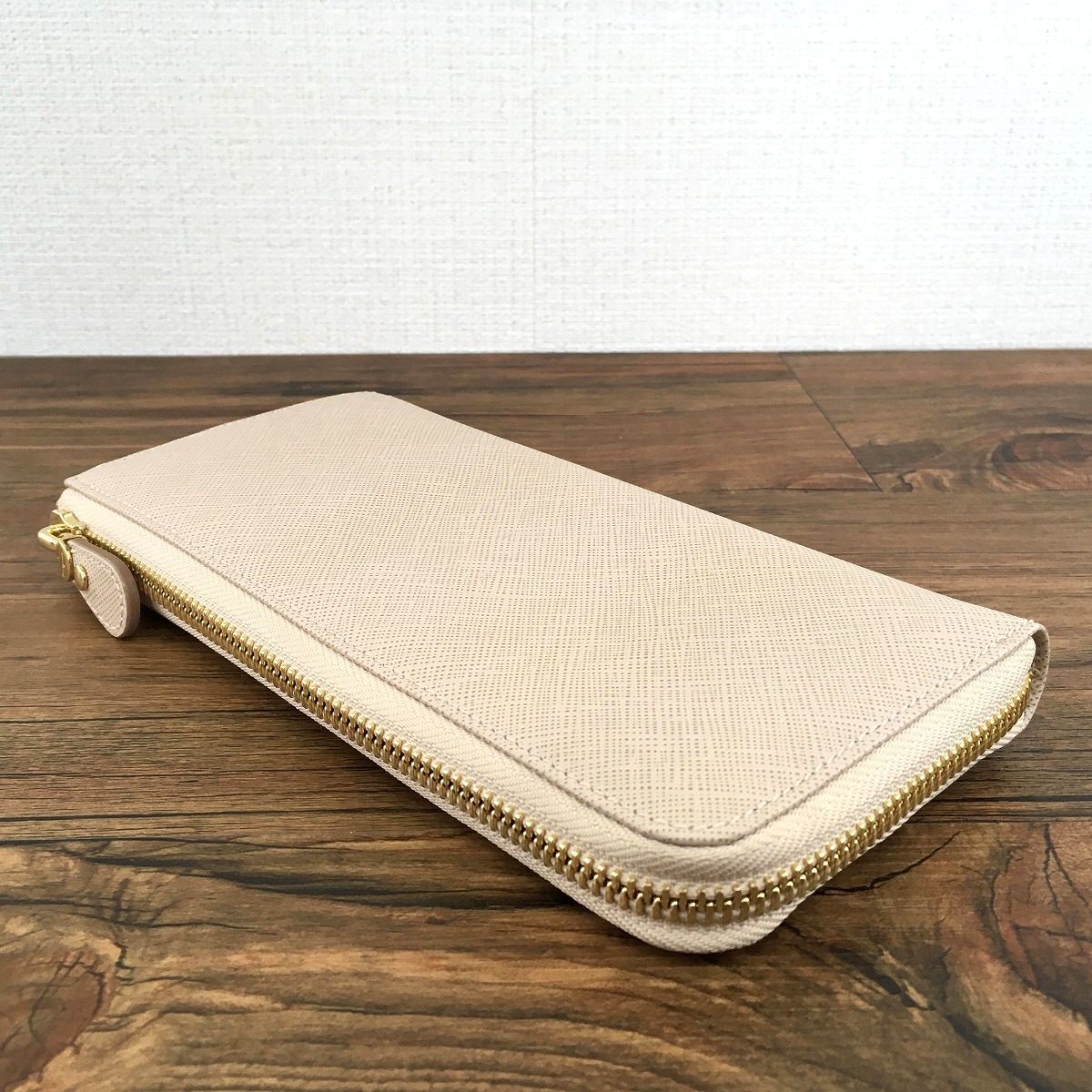本物未使用■フェラガモ■ガンチーニ/ゴールド/ベージュレザー/ファスナー長財布 FERRAGAMO フェラガモ 二つ折り財布 THE GANCINI ガンチーニ 22