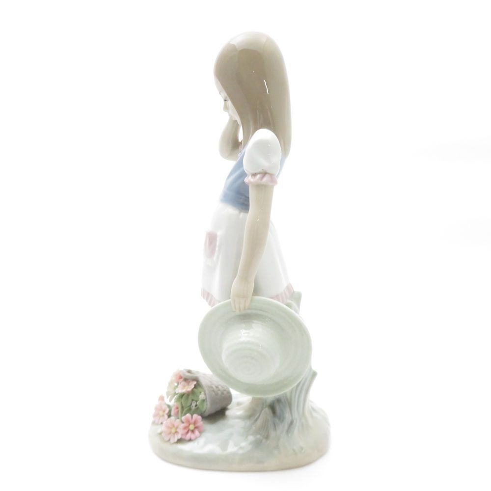 LLADRO リヤドロ 1285 「Dropping the Flowers」 フィギュリン LLADRO リヤドロ 1285 「Dropping the Flowers」 フィギュリン