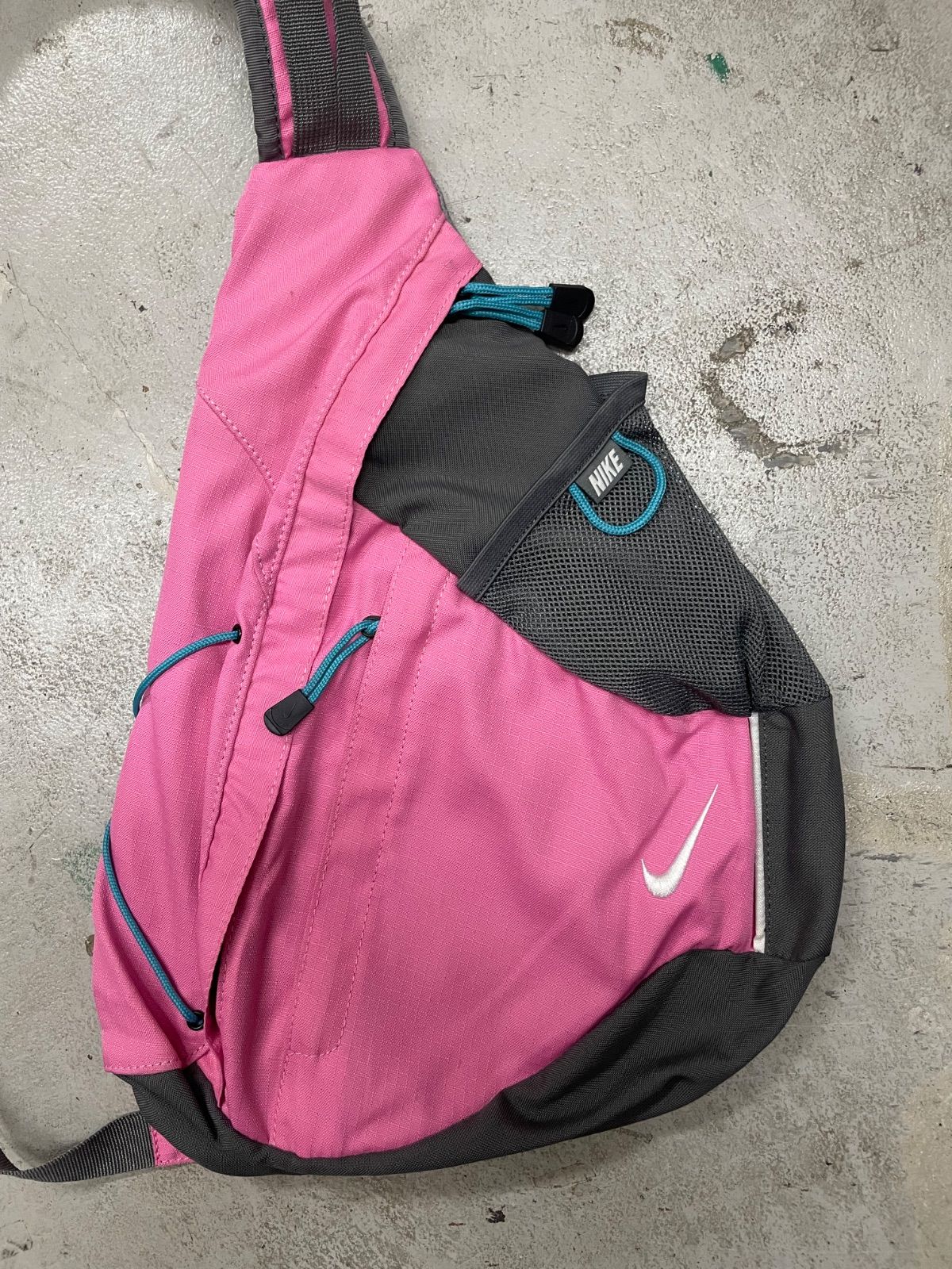 NIKE ワンショルダーバッグ 90s ブラック y2k TECH 刺繍ロゴ ナイキ