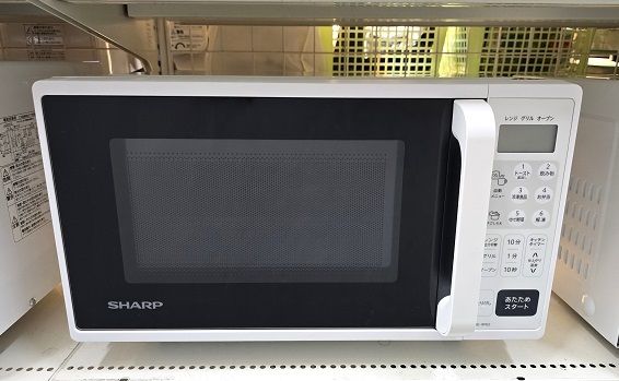 品 シャープ SHARP オーブンレンジ 16L 50|60Hz共用 横開き 庫内フラット RE-SFE2-W 2025年製 ホワイト ○YR-19344○