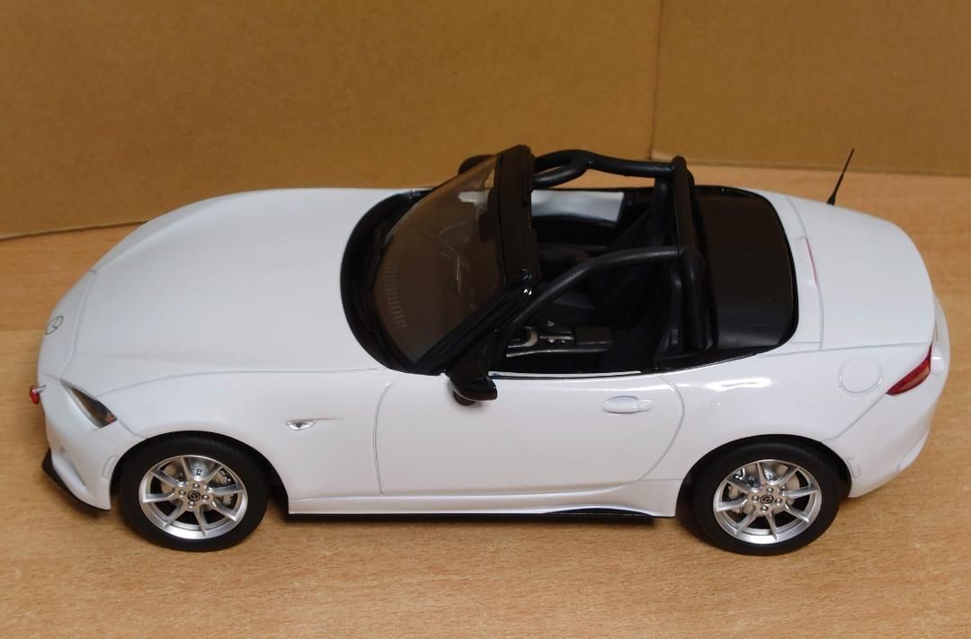 1/18 マツダニューロードスター NR-A ホワイト NR-A MAZDA Amazon | 1/18 マツダニューロードスター NR-A ホワイト NEW