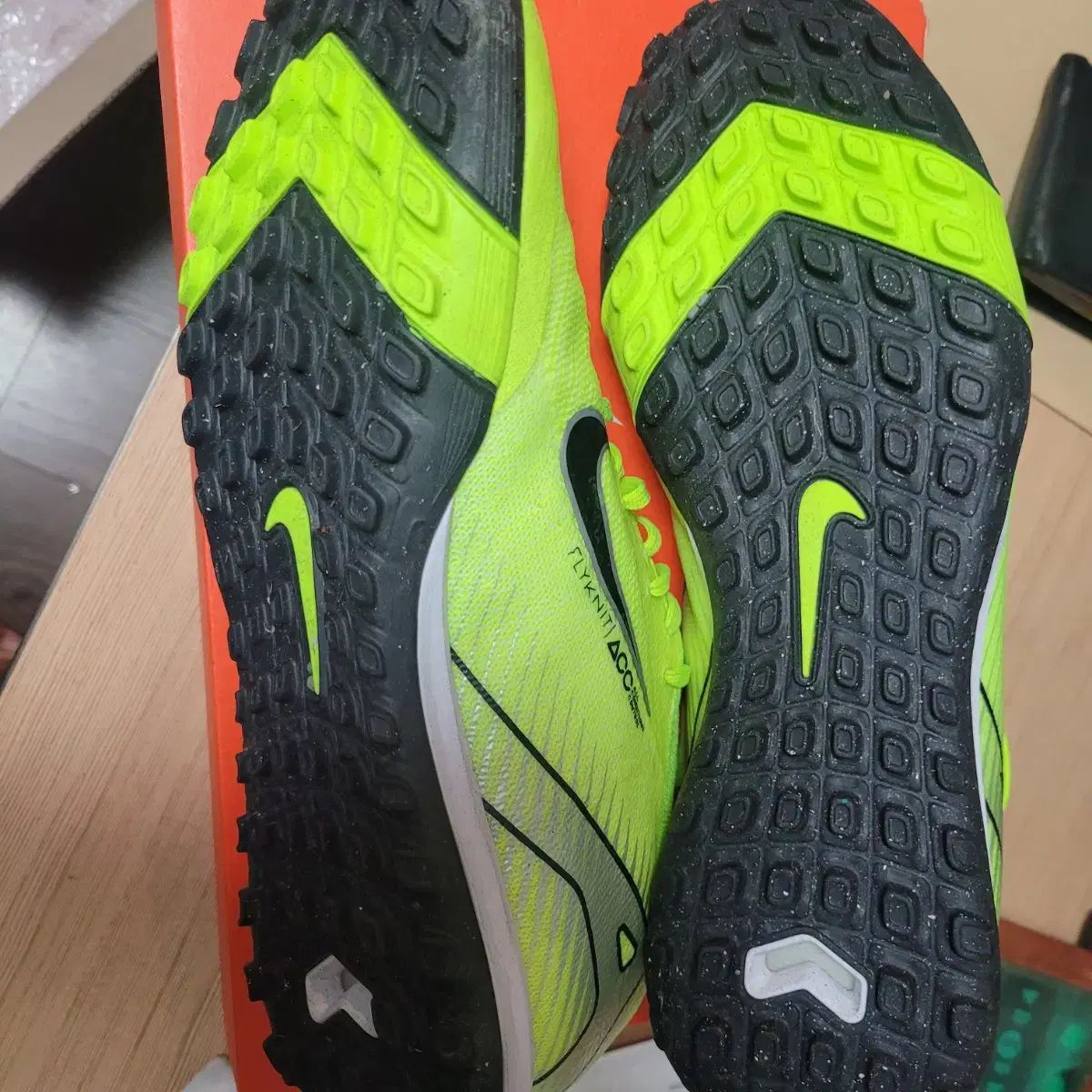 NIKE(ナイキ) マーキュリアル ヴェイパー 16 プロ tf 270 - メルカリ