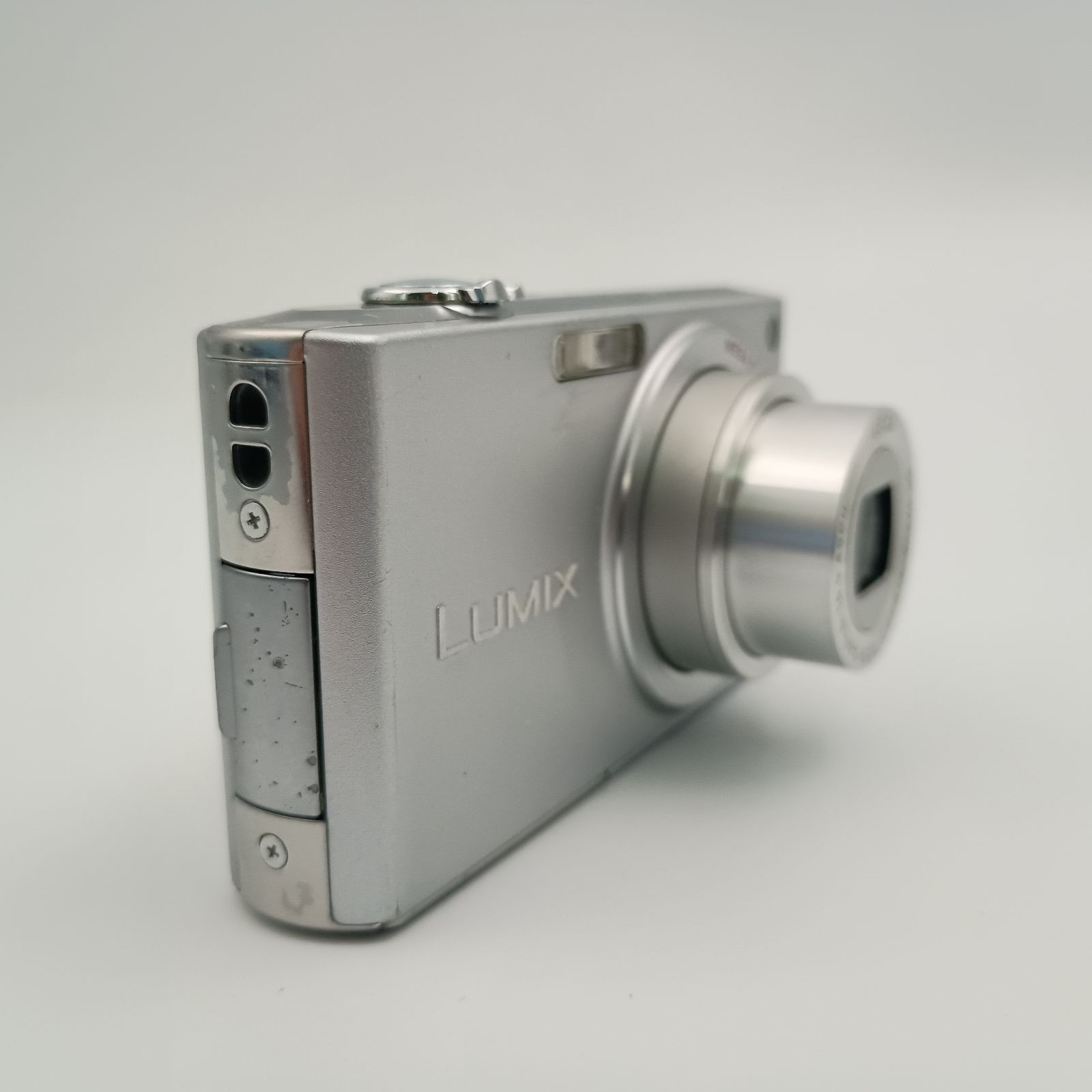 中古　パナソニック　DMC-Fx33 コンパクトデジタルカメラ シルバー Panasonic LUMIX DMC-FX33 Compact DIGITAL Camera Silver