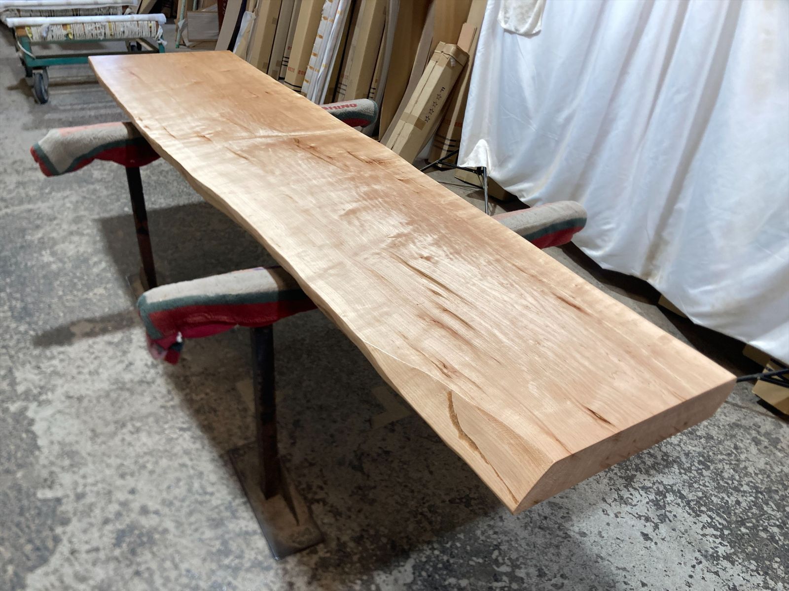 楓9263 一枚板無垢 乾燥材 2600ｘ410-530-510ｘ74mm 天板のみ カウンター センターテーブル ダイニングテーブル メープル メイプル MARWIL-DEMENAGEMENTS_CH