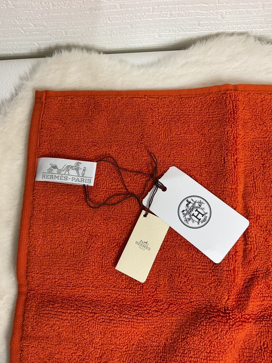 TVB ❗️HERMES ハンドタオル　レッド、オレンジ　新品未使用　２枚 新品未使用品 HERMES オレンジ ハンドタオル - メルカリ