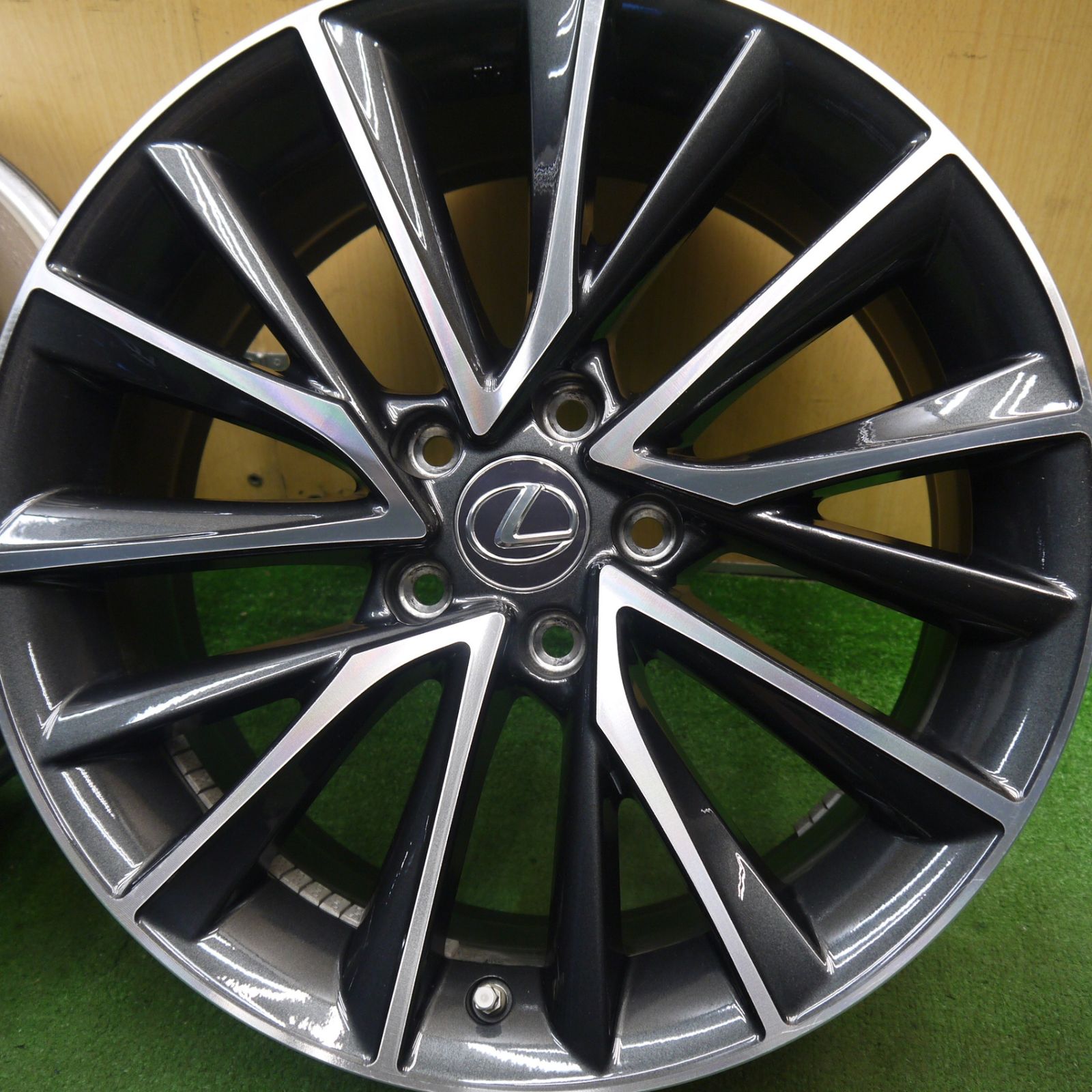 送料無料] センサー付！キレイ☆レクサス NX 純正 ホイール 18