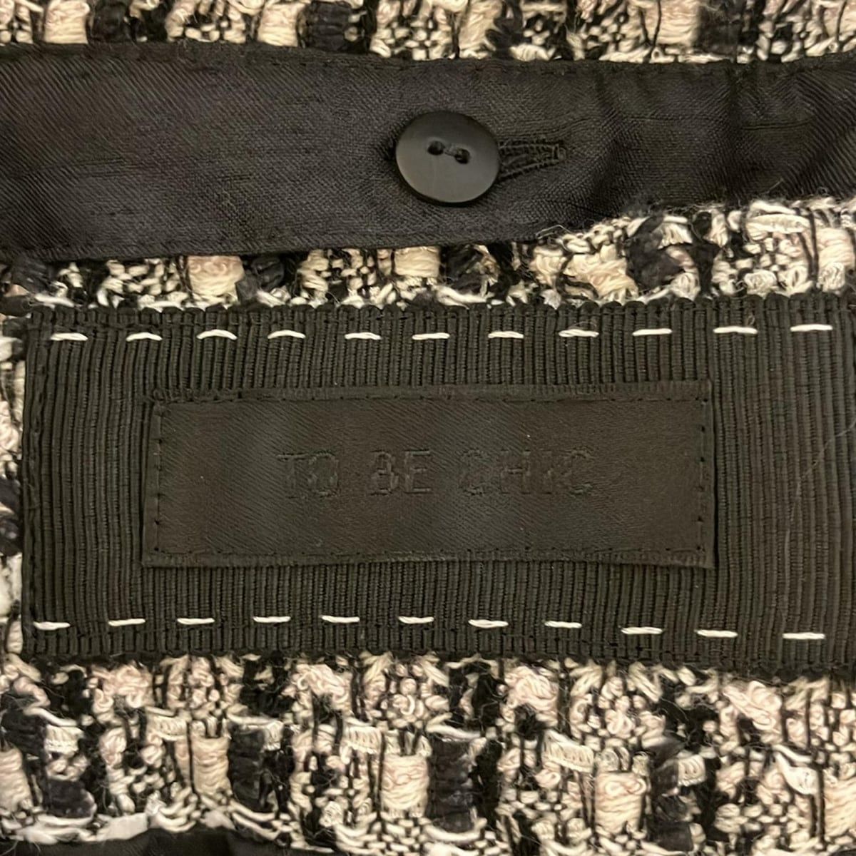 - 黒×白×ライトピンク