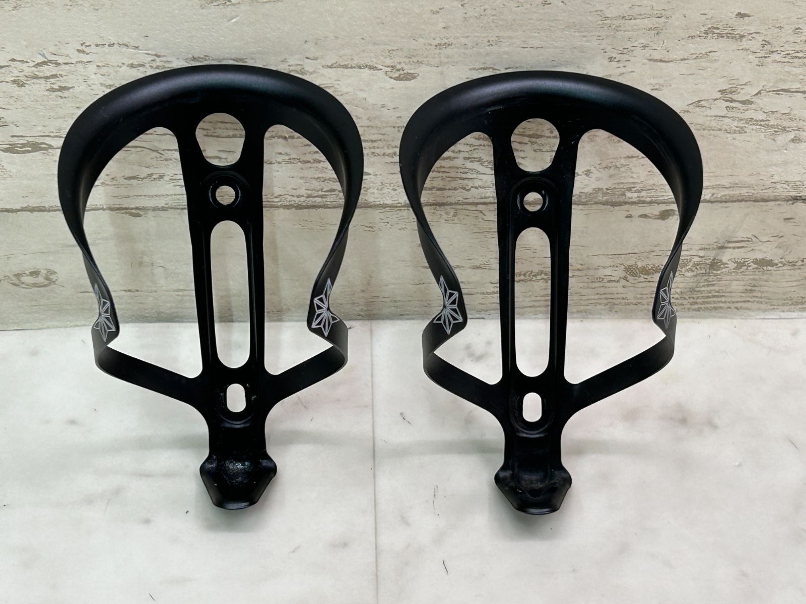 定価１０５６０円スパカズ　チタンボトルケージ2個セット SUPACAZ (スパカズ) チタンボトルケージ セット 商品紹介】どんな