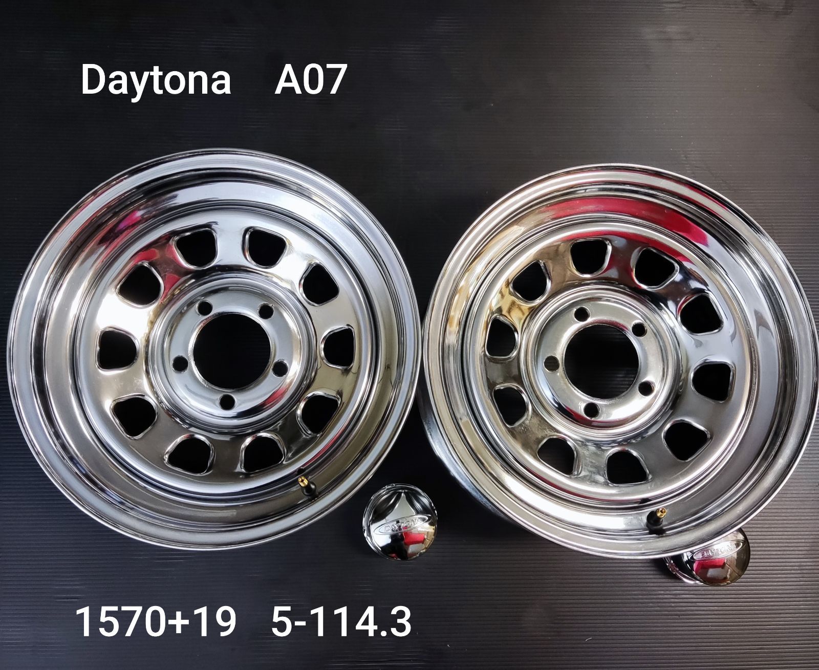 Daytona A07 1570 19 5-114.3”2枚