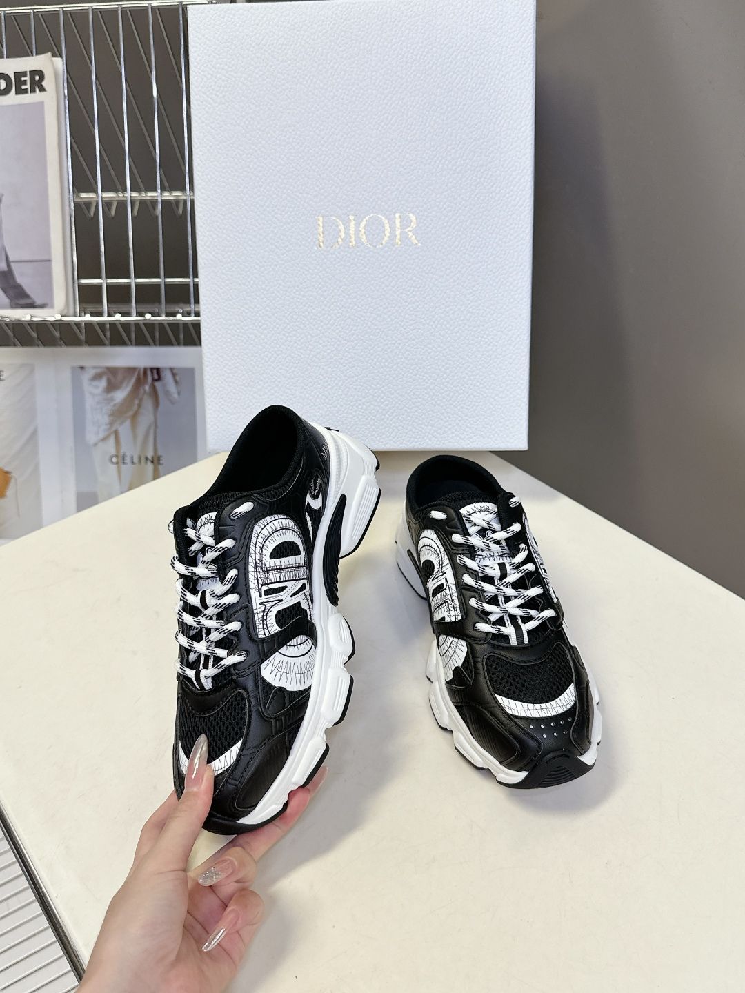 話題♪【DIOR】Chrono スニーカー 黒 Dior ディオール Chrono シリーズ スニーカー02-2 - メルカリ