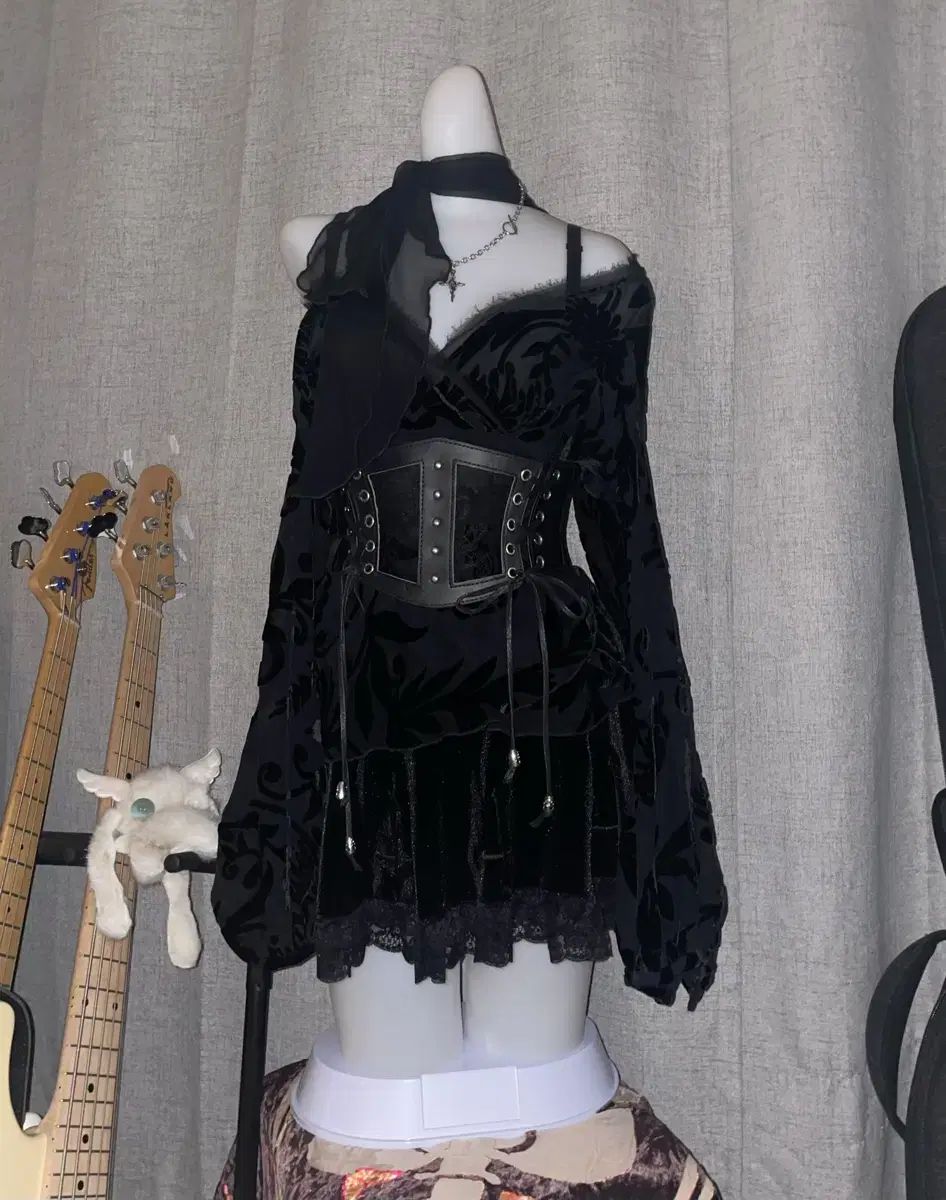 ゴシック シースルー トップ＋ベルベット スカート Set