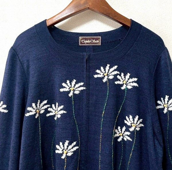 専用 斎藤都世子　ニット　濃紺ドット　上着裾フレアー　スーツ wnc サイトウトヨコ 斉藤都世子 ニット セーター ネイビー 花 ジップ