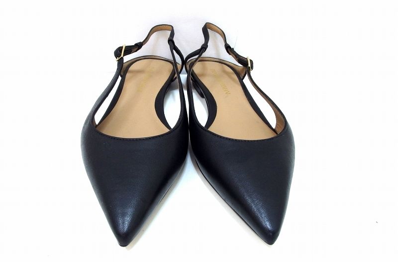 フラットパンプス