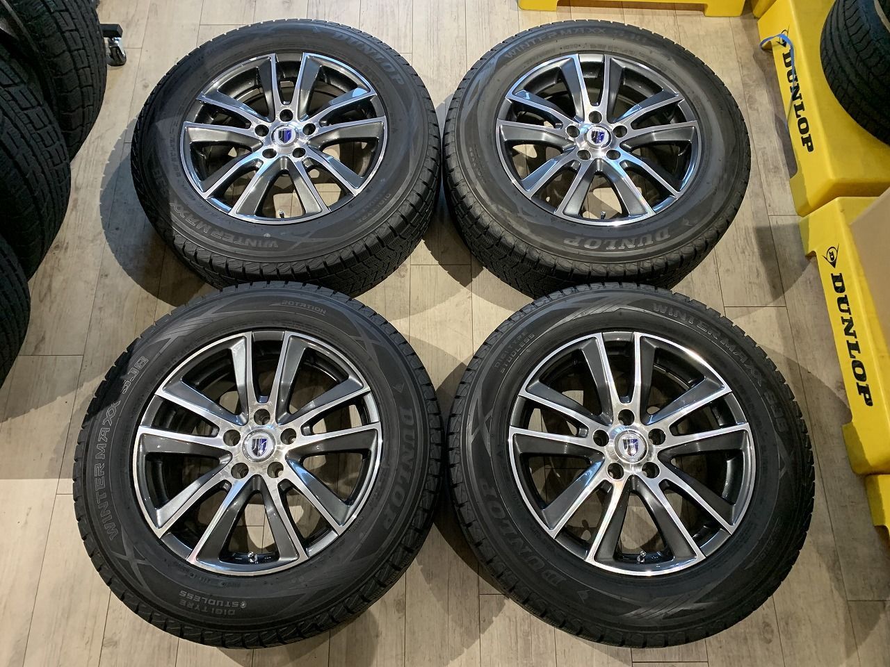 2307076】スタッドレス DORFREN 17インチ 7J +38 PCD114.3 5H + DUNLOP SJ8 225/65R17  2014年 ハリアー RAV4 ヴァンガード エクストレイル アウトバック CX-5 CX-8 レクサス NX 等 - メルカリ