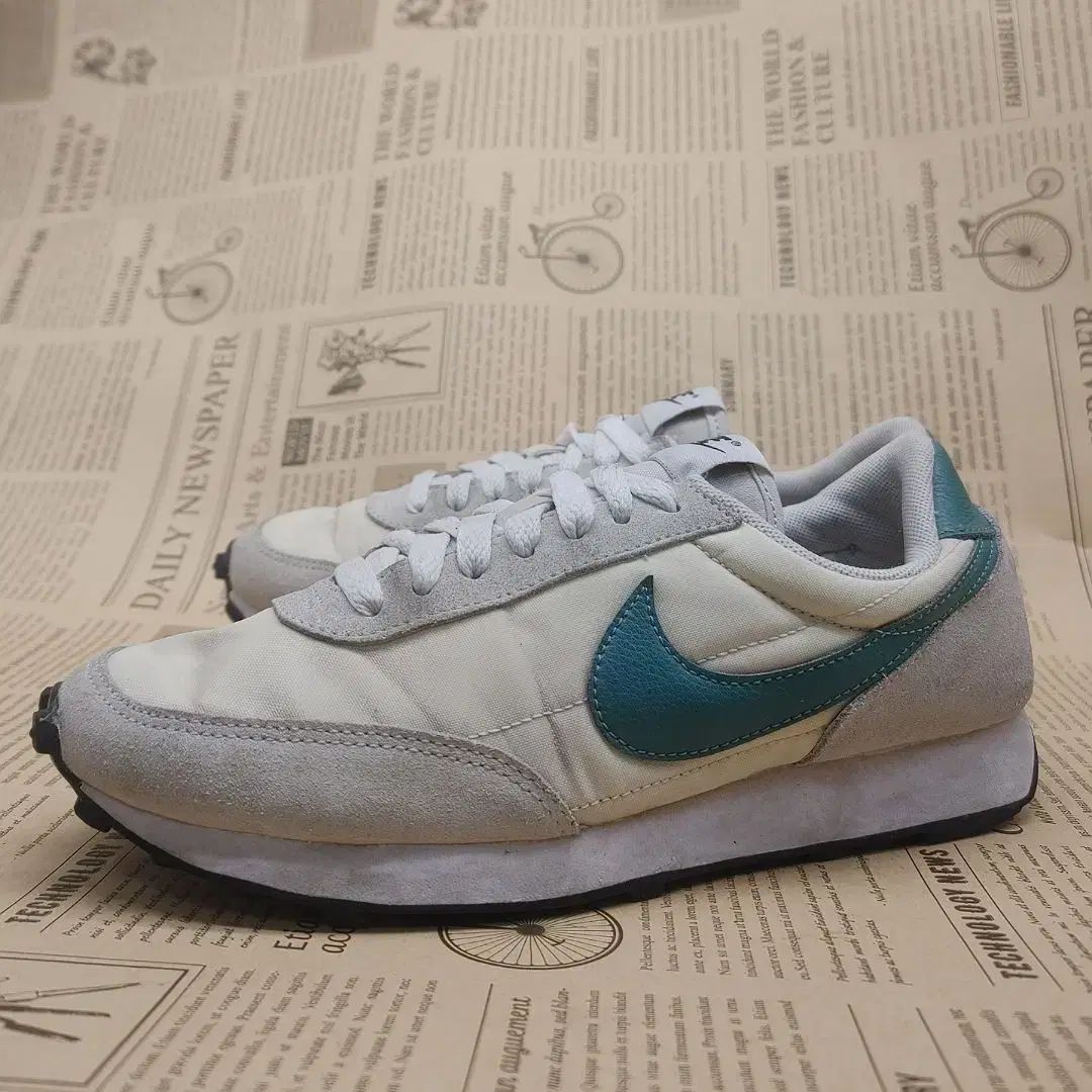 【雷市場（ポンジャン）商品韓国直送】 NIKE(ナイキ) デイブレイク レディーススニーカー 230