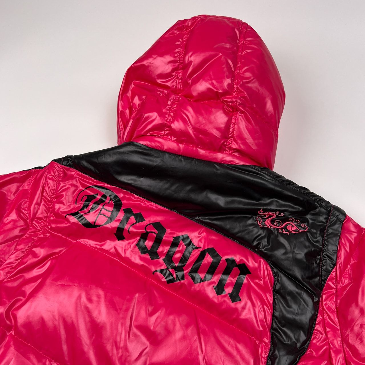 フード付き ダウンジャケット