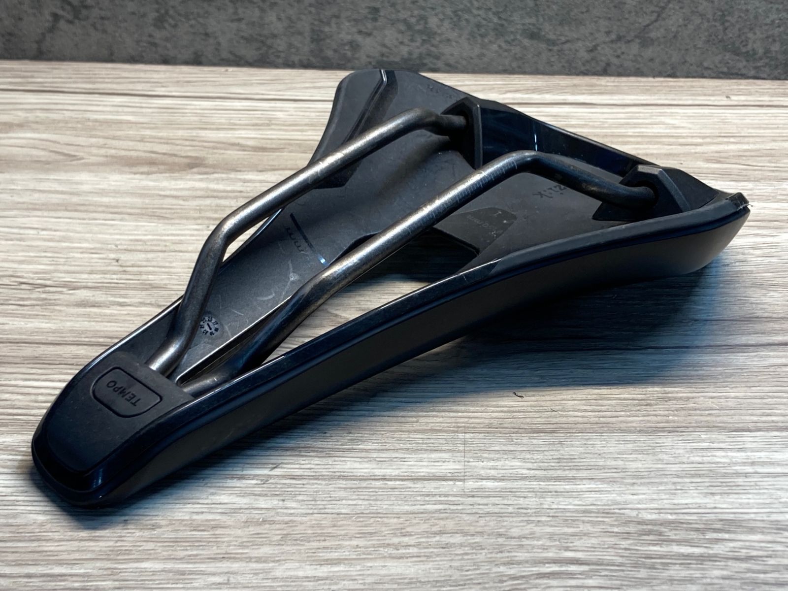 フィジーク fizik TEMPO ARGO R3 150mm kiumレール Amazon | Fizik(フィジーク) ARGO TEMPO R3 kiumﾚｰﾙ ﾌﾞﾗｯｸ 150mm