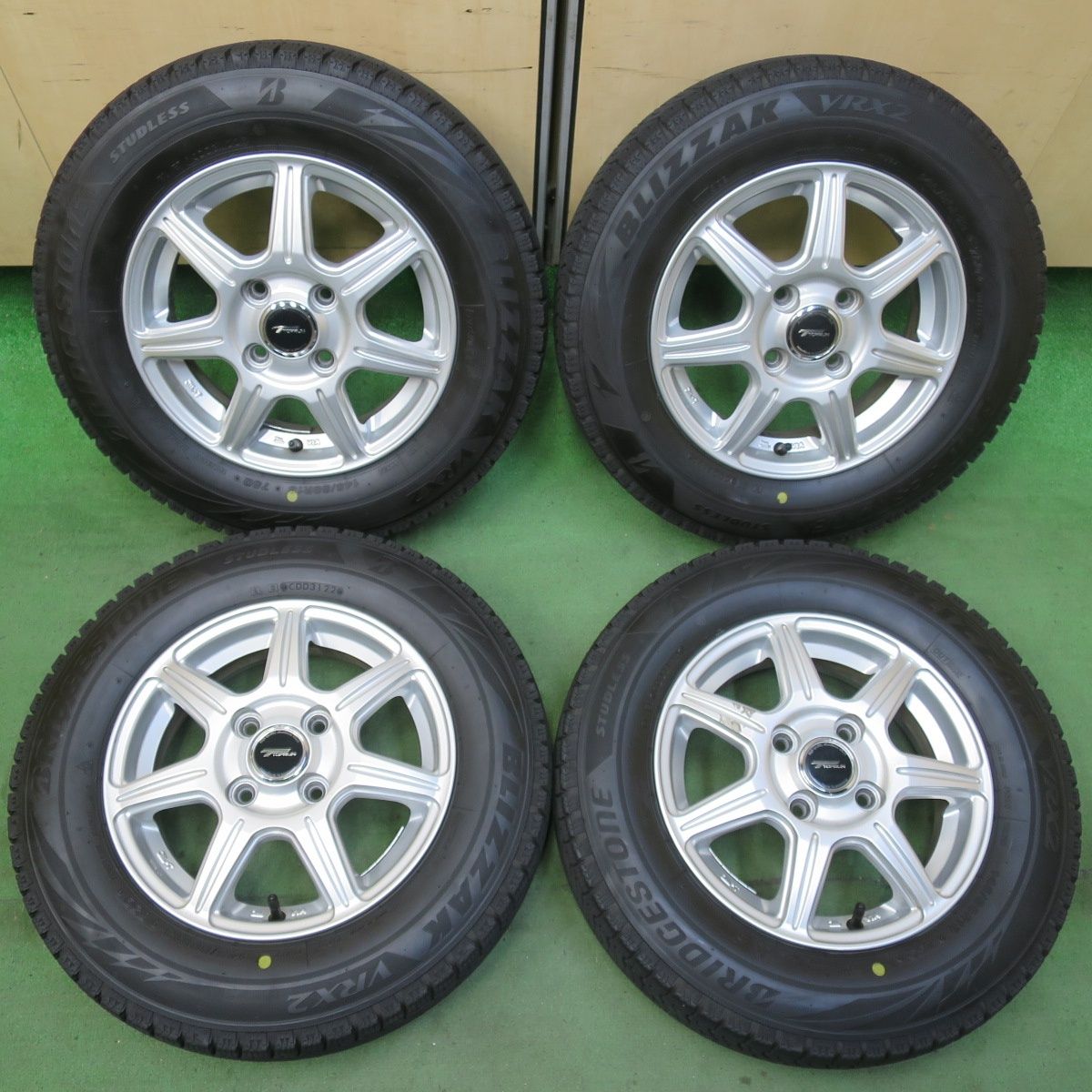 キレイ 22年 スタッドレス 145|80R13 ブリヂストン ブリザック VRX2 TOPRUN トップラン 13インチ PCD100|4H 5093014イス