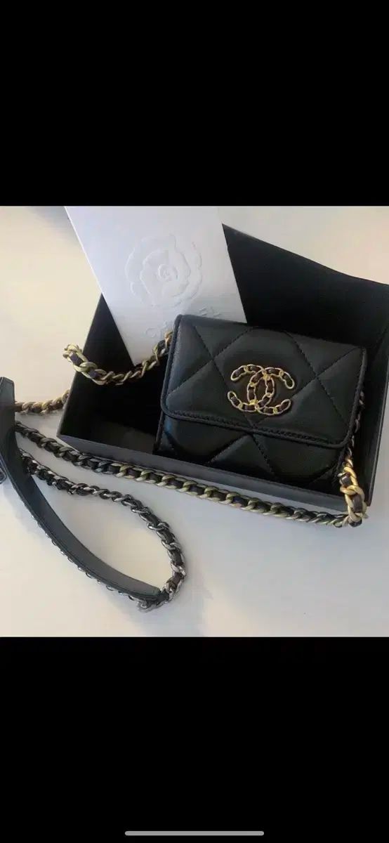Chanel シャネル ブラック ラムスキン 金具 CC ロゴ CHANEL フラップ チェーン 長い鼻