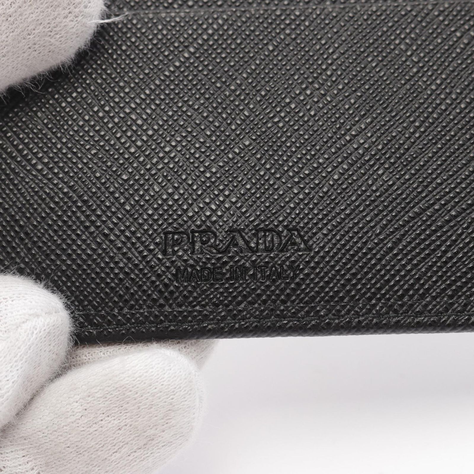 PRADA 二つ折り財布