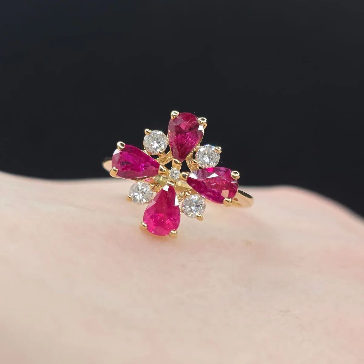 中古K18 ルビー2.35ct ダイヤモンドフラワーリング 12号