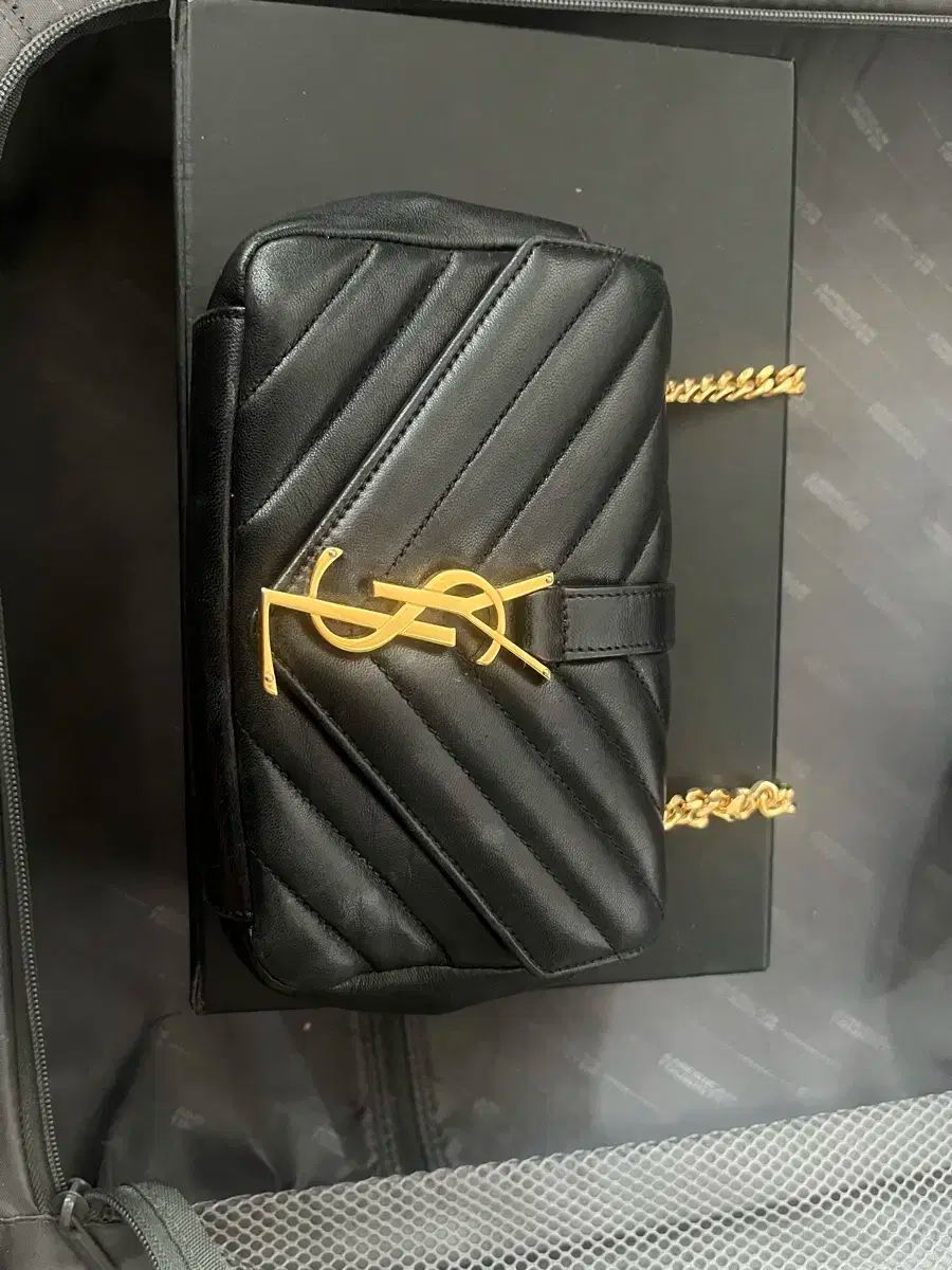 YVES SAINT LAURENT イヴ サンローラン ミニ チェーンバッグ