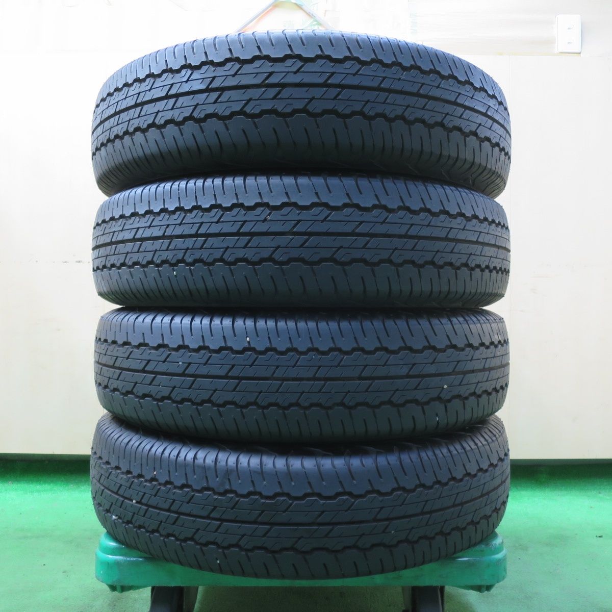 *送料無料* 新車外し！24年195/80R15 ダンロップ AT20 グラントレック タイヤ 15インチ ジムニー シエラ 等4082711イノタ