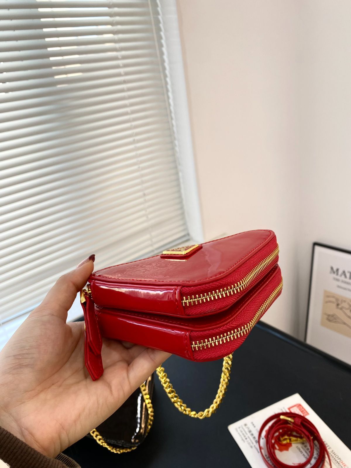 PRADA プラダ 三角リップバッグ（ボックス付き） -WT0輸入