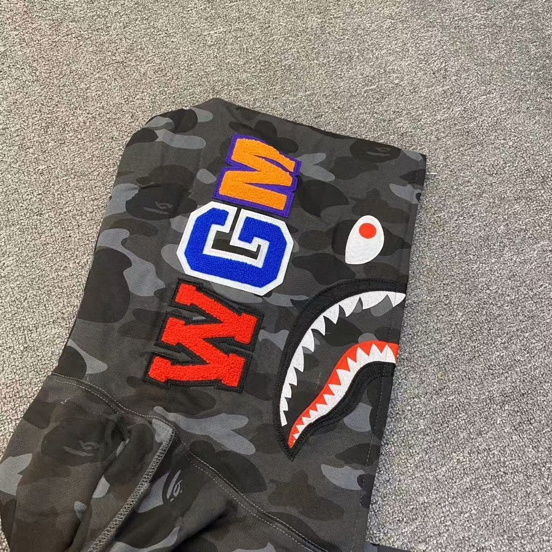 A BATHING APE アベイシングエイプ 長袖 Sharkシャークパーカー 男女兼用 グレー