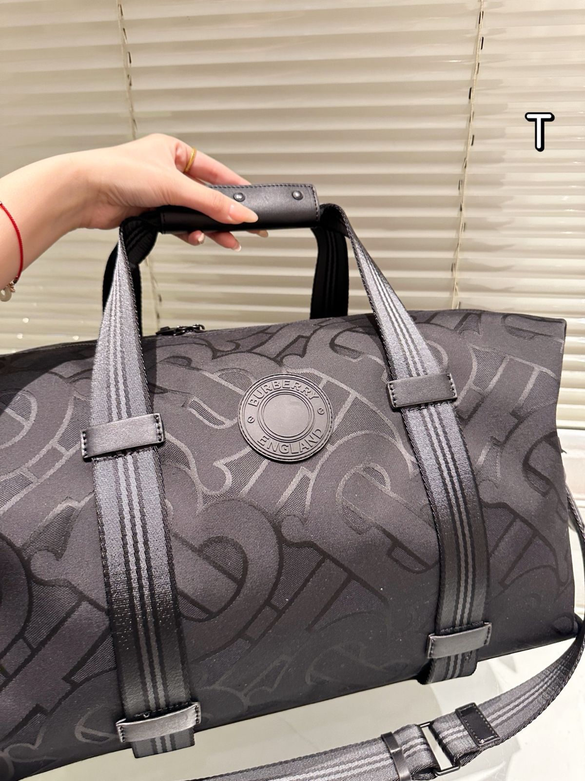 トラベルバッグ