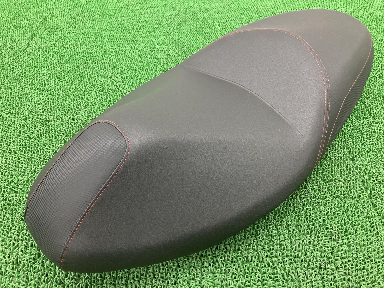 マジェスティ155 SG56 純正シート　ほとんど新車に近い状態で外しました。 マジェスティ155 SG56 純正シート ほとんど新車に近い状態で外