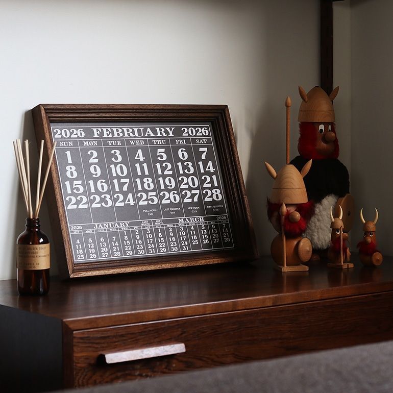 LABOR DAY レイバーデイ ORIGINAL CALENDAR 2026 ウッドフレームセット オリジナルカレンダー 日曜始まり 壁掛け ヴィンテージ調 タイポグラフィ モノトーン アメリカン