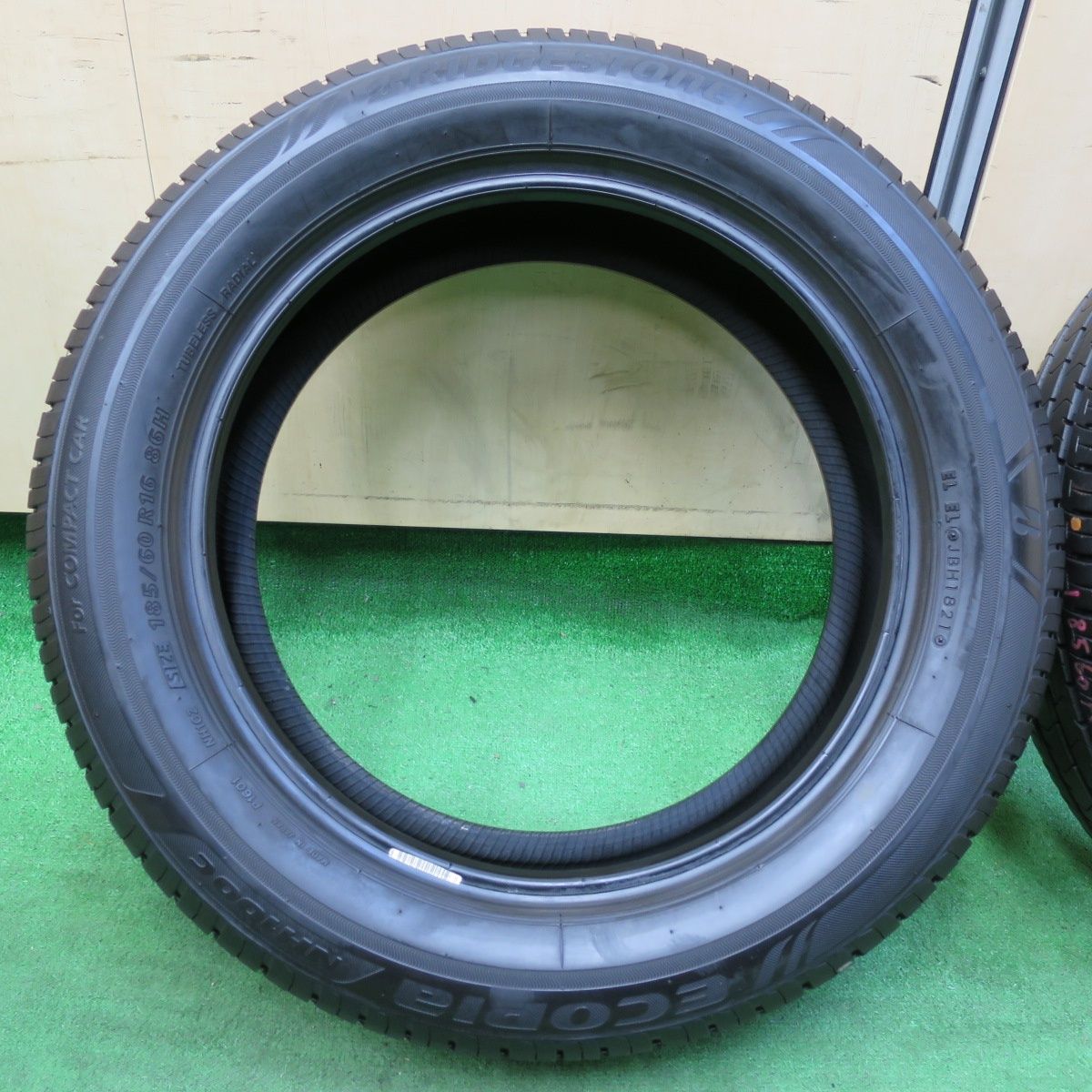 *送料無料* バリ溝！21年！9.5分★185/60R16 ブリヂストン エコピア NH100C タイヤ 16インチ フィット アクア ノート デミオ 等★4061806イノタ