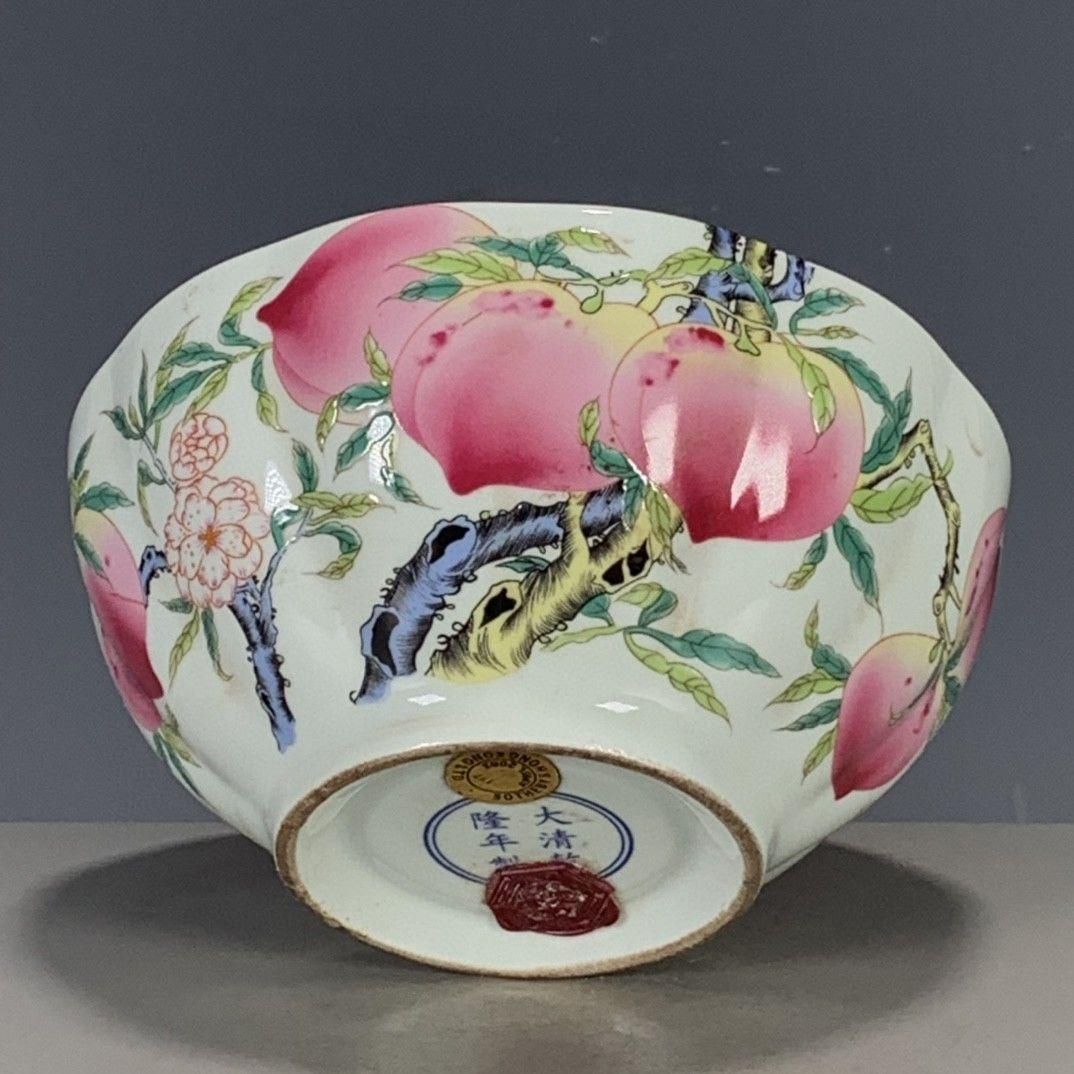 清雍正粉彩寿桃紋橄欖瓶 景徳鎮 陶磁器 装飾品 現代工芸品 美術品 置物 乾隆粉彩寿桃碗 景徳鎮 陶磁器 装飾品 工芸品 美術品 置物