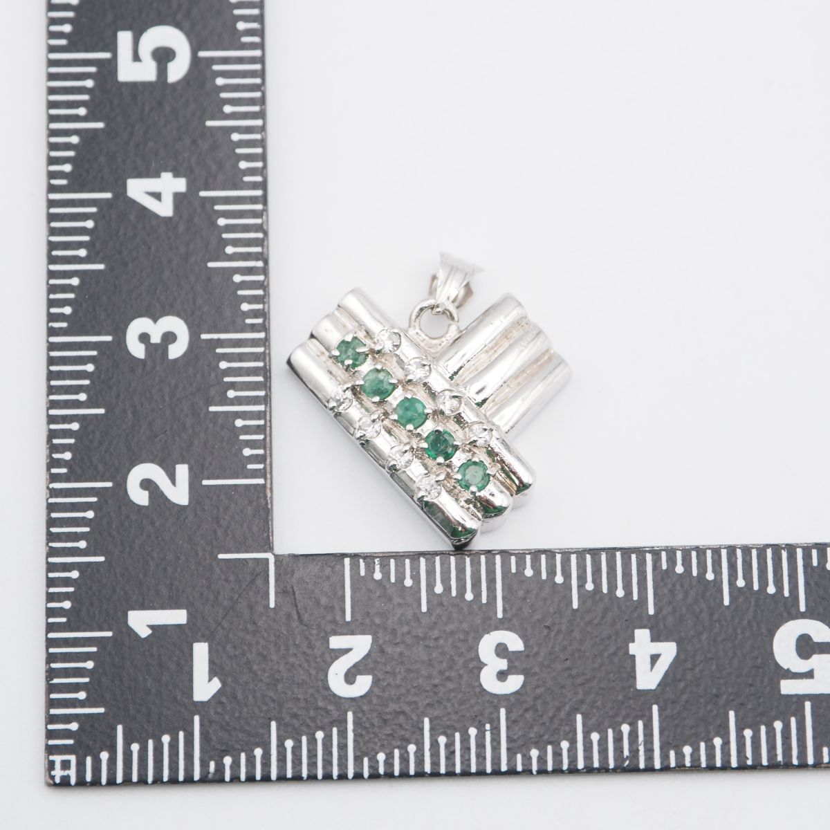 G646 グリーンストーン ダイヤモンド風 SILVER刻印 ペンダント