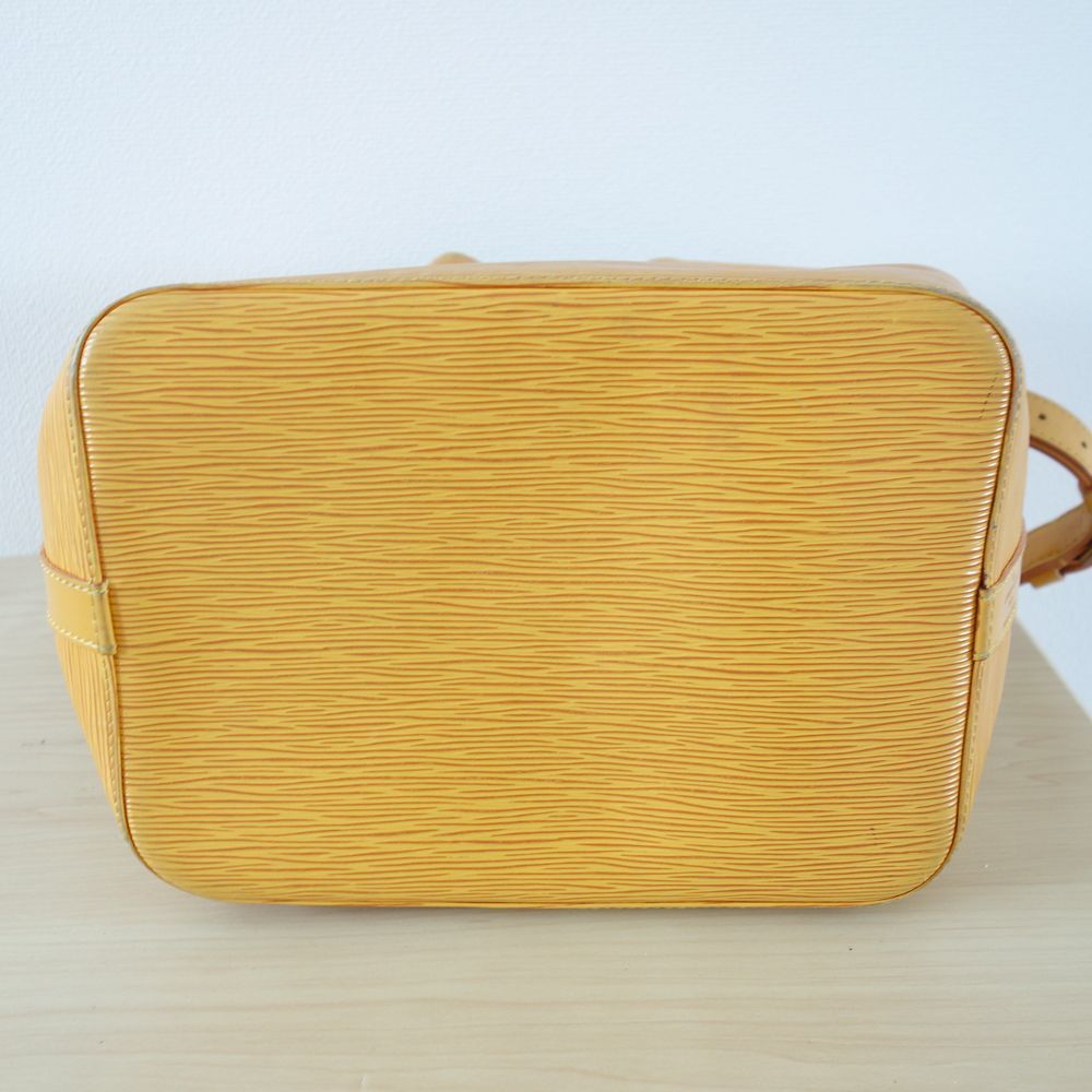 ルイヴィトン　エピ　ノエ　ショルダーバッグ　ハンドバッグ　イエロー　黄色　巾着 中古)LOUIS VUITTON ルイ・ヴィトン プチノエ エピ タッシリイエロー