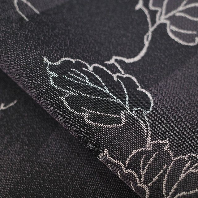  御召 着物 着尺 反物 正絹 京都 西陣 お召 先染め 織り柄 華ころも 黒 灰紫 市松 蔦 葡萄 ぶどう カジュアル 春 秋 冬 長羽織 羽織 コート にもお仕立ていただけます 未仕立て sb 16151 その他 着物反物