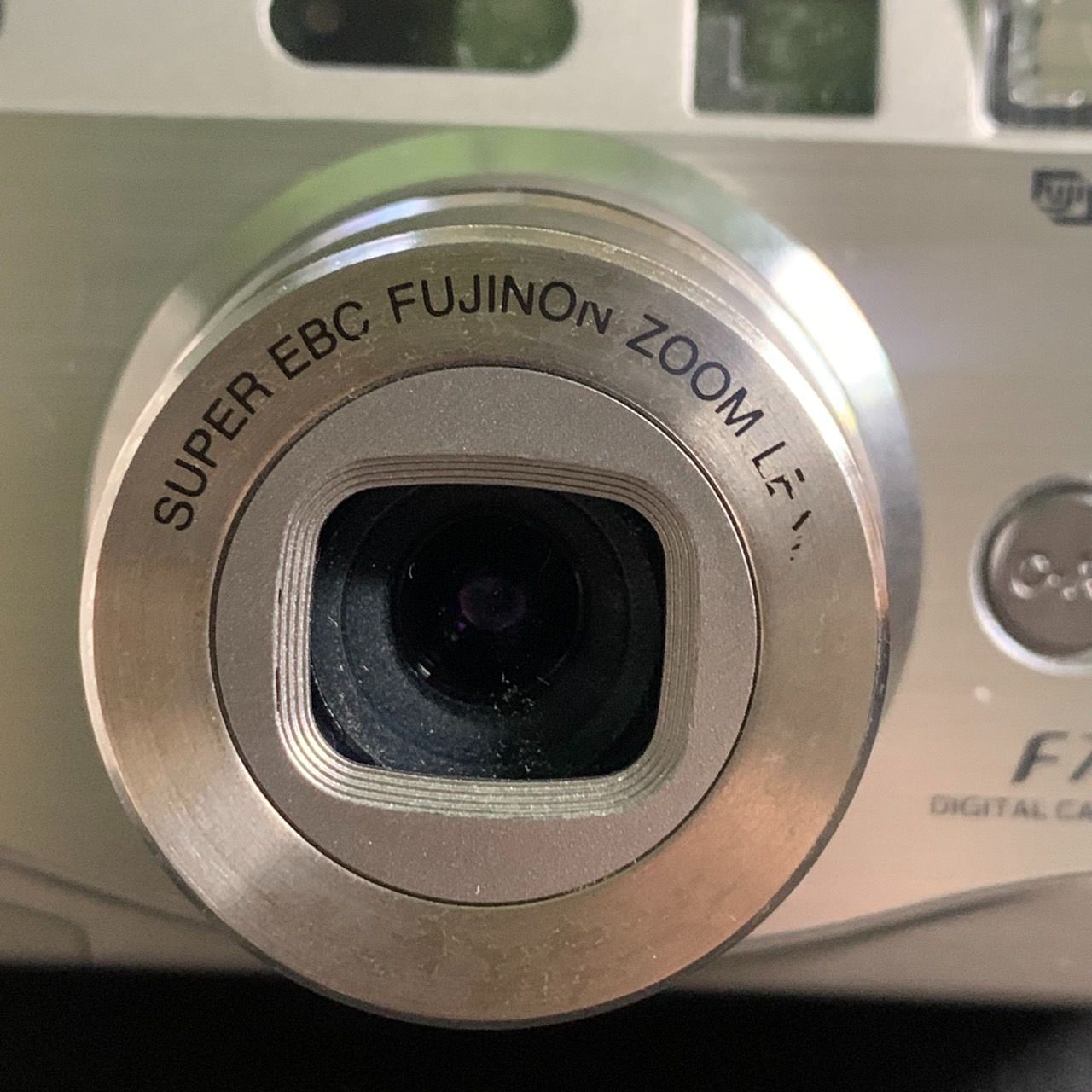FUJIFILM デジカメ 富士フイルム FinePix F700 シルバー