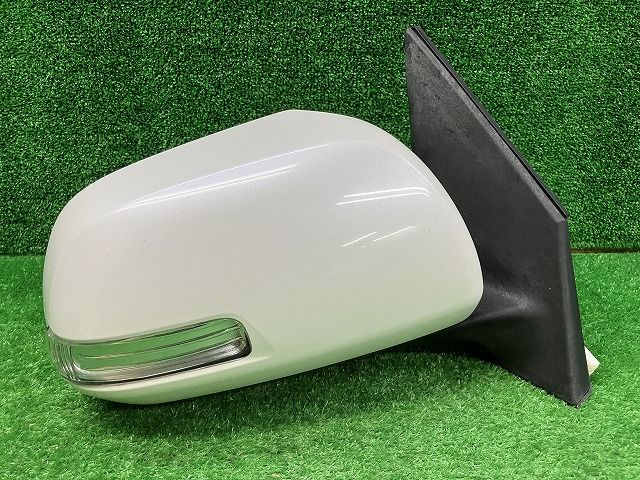 ヴァンガードのドアミラーの右側 トヨタ ACA33W ヴァンガード 右ドアミラー カラー070 7P 87910-42A30