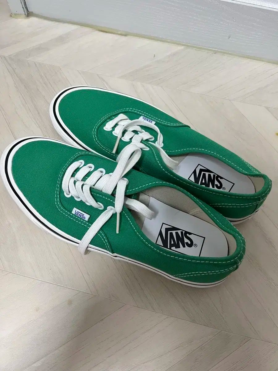  VANS(バンズ) オーセンティック 44dx 270 出品 スニーカー