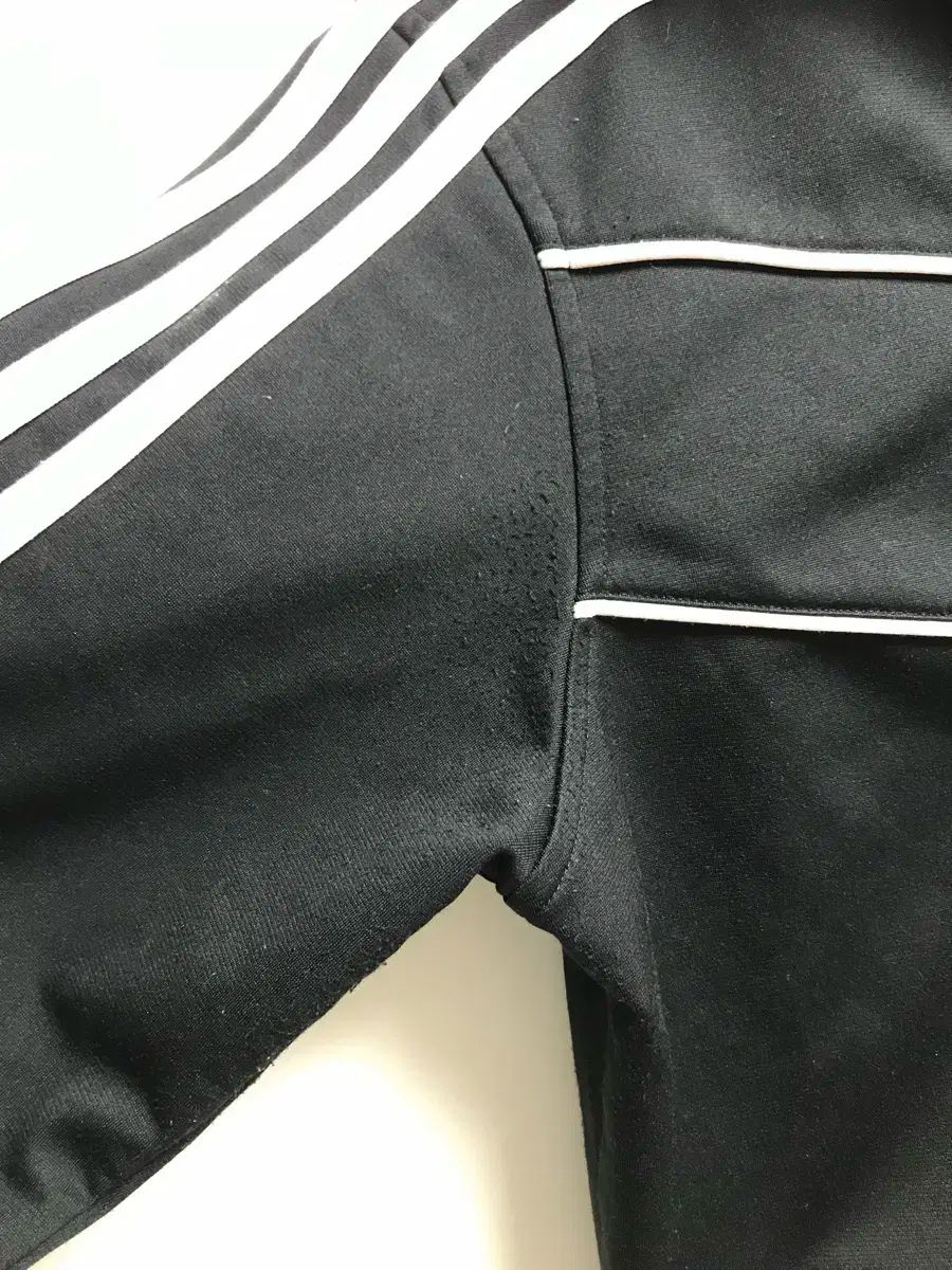 adidas アディダス ブラックピンク ライトピンクジャージ HAPPYPLANETSERVICEAPARTMENTS_COM