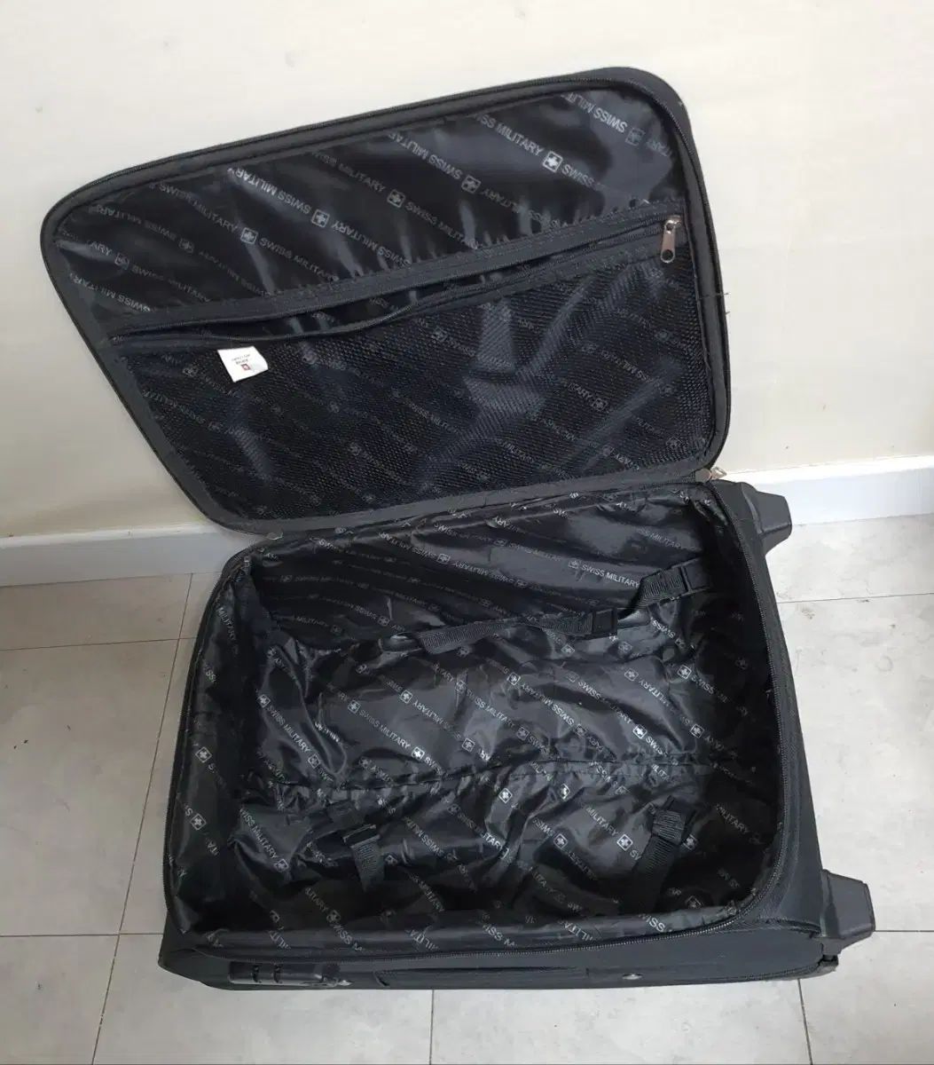 最安値に挑戦! スイス軍 キャリーケース スーツケース 機内持ち込みサイズ キャリア ほぼ