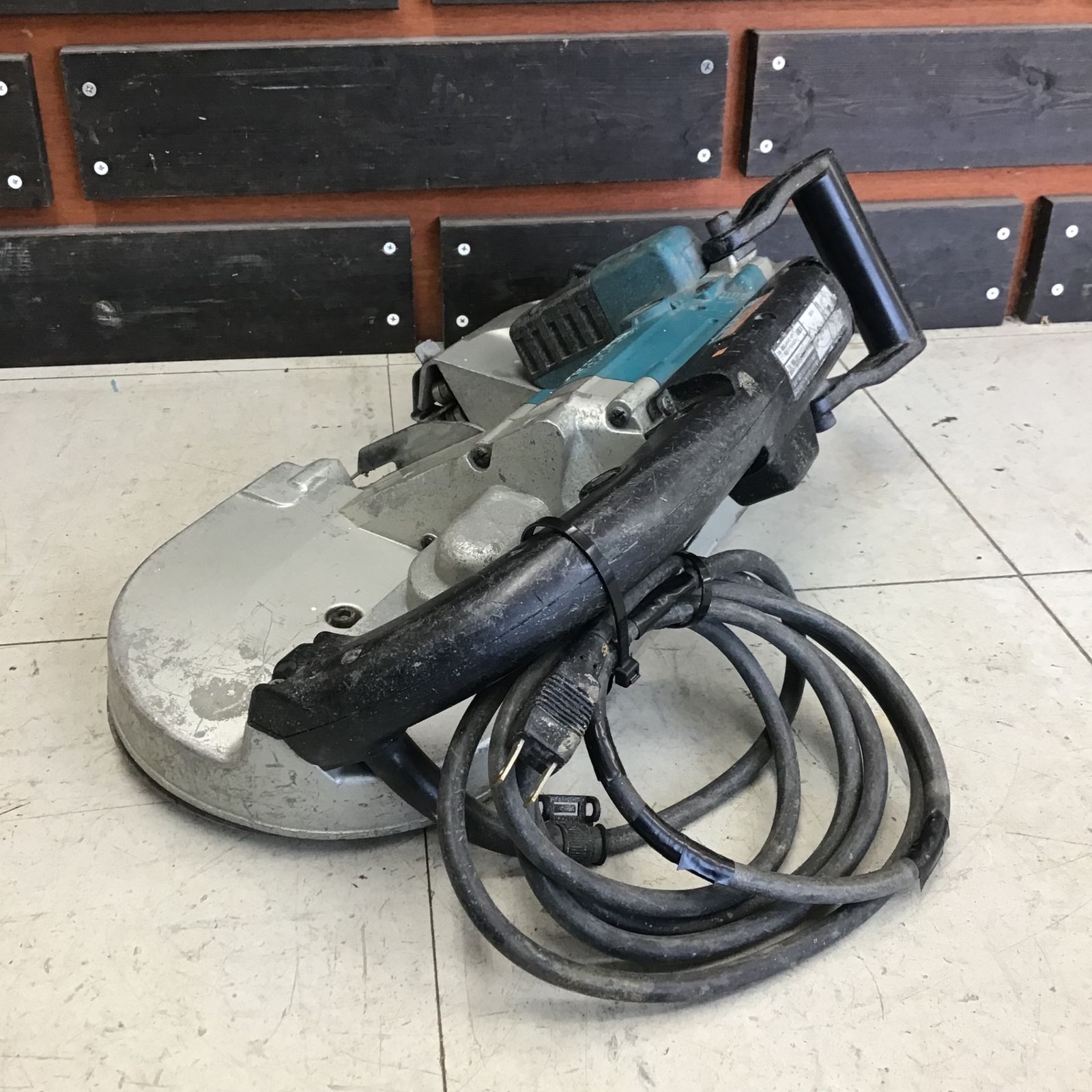 中古品】マキタ/makita ポータブルバンドソー 2107F 【鴻巣店】 - メルカリ