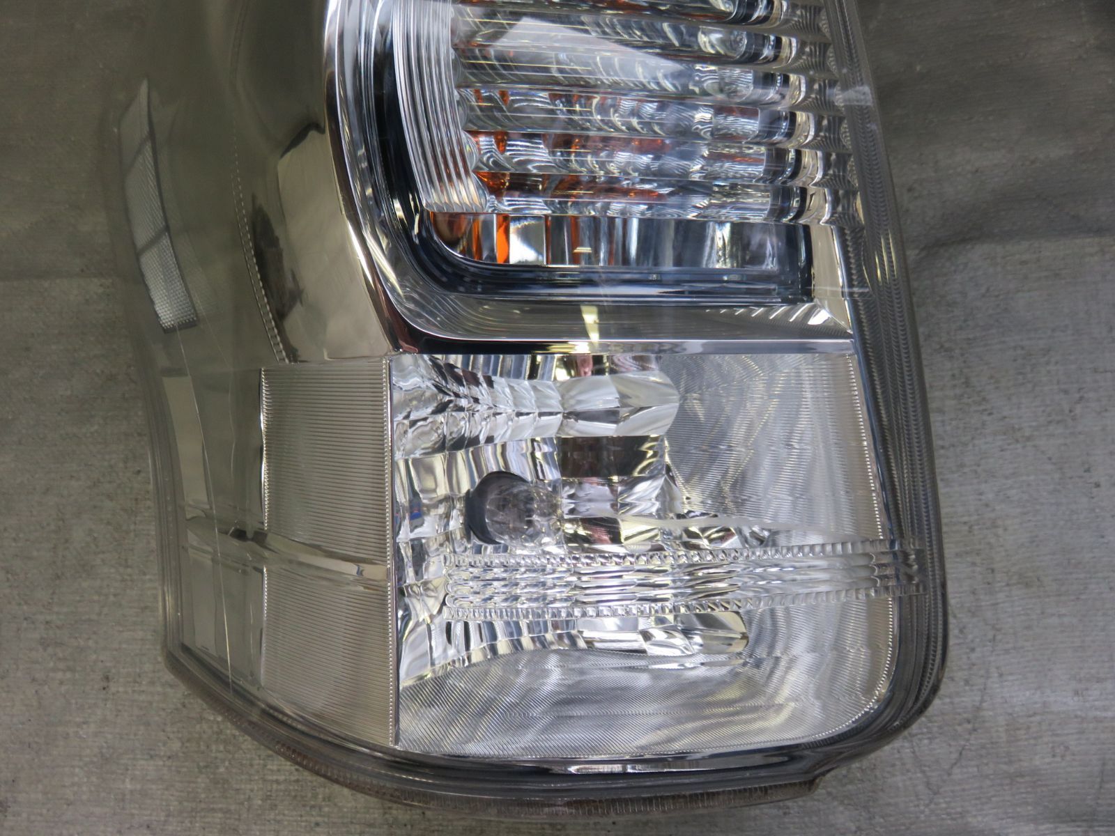 プリウスα ZVW40／41 左テールランプ LED用STANLEY 47-46 STANLEY